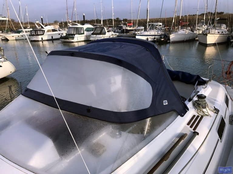 Moody 36 fixed screen Sprayhood_2