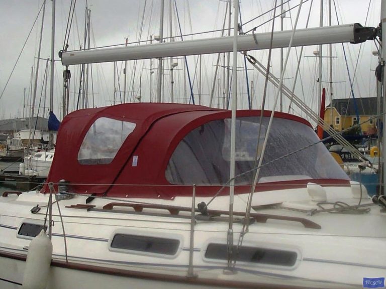 Moody 36 Sprayhood_3