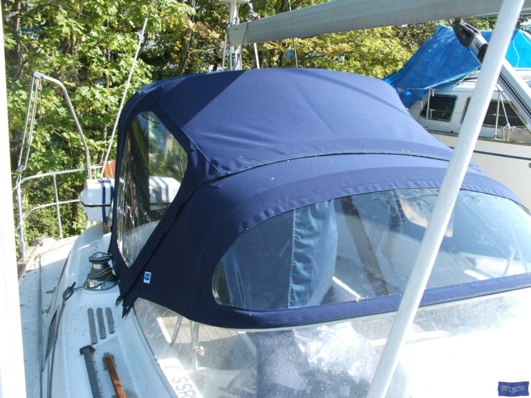 Moody 36cc Sprayhood recover, Blue Admiral_2