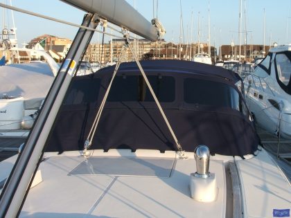 Moody 45 Classic Sprayhood recover_2