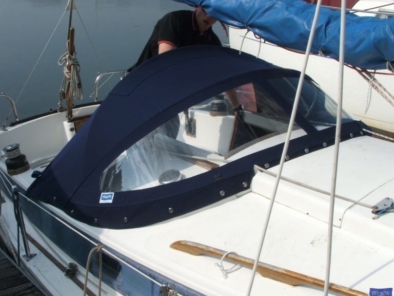 Newbridge Venturer 22 Sprayhood_1