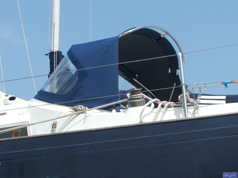 Nicholson 32 Sprayhood, Leeson_2