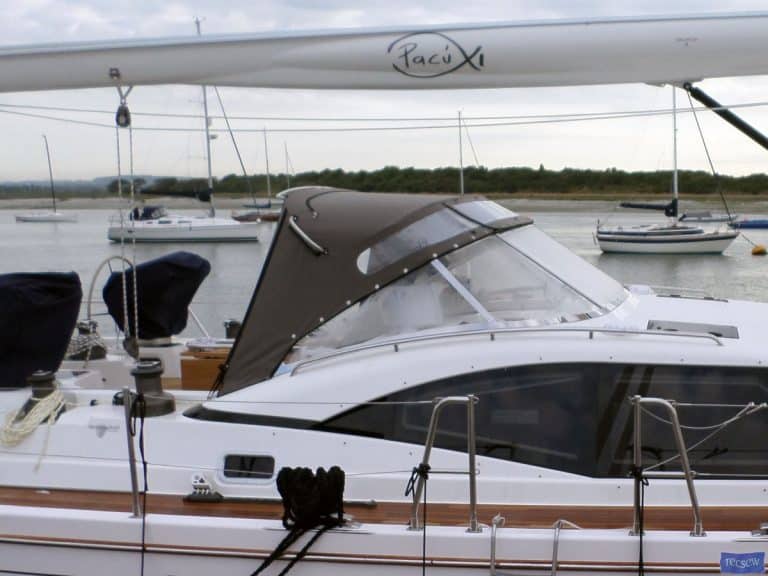 Southerly 535 with windscreen, Sprayhood_2