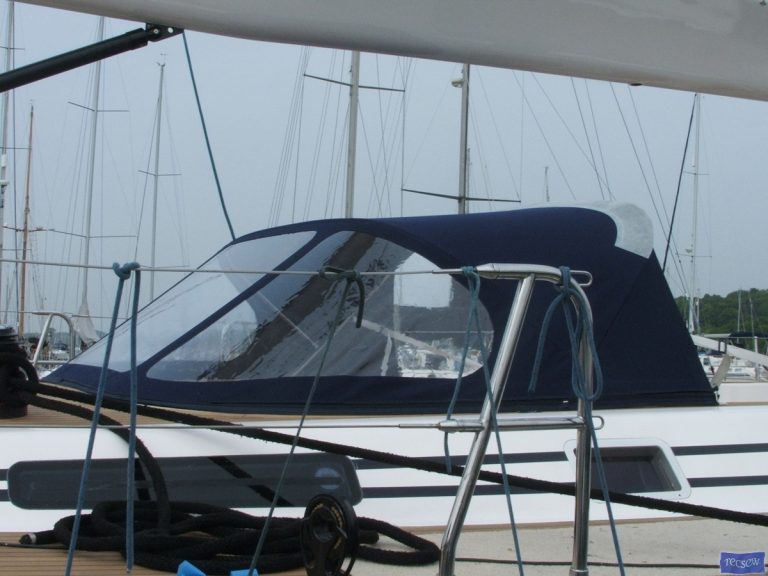 Swan 70 forward Sprayhood recover_4