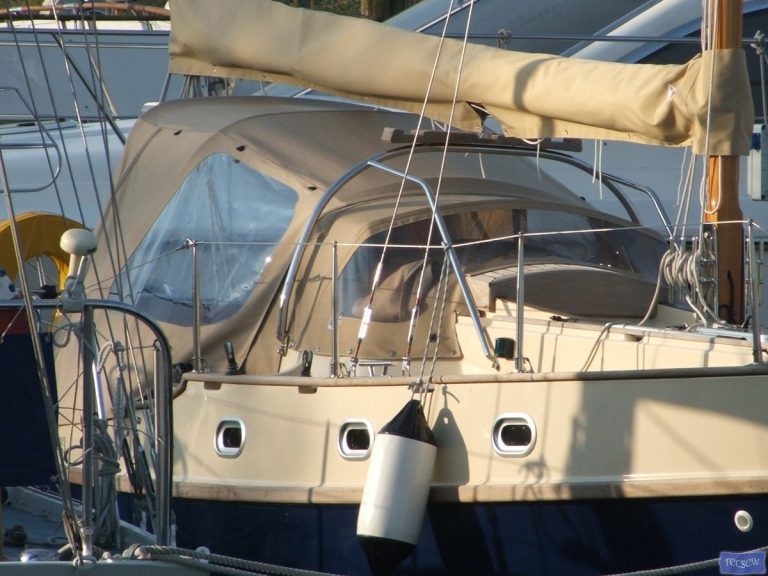 Yarmouth 23 Sprayhood on factory supplied frame_1