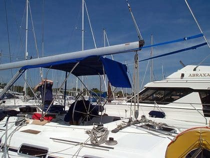 Moody 44 Bimini, type 1