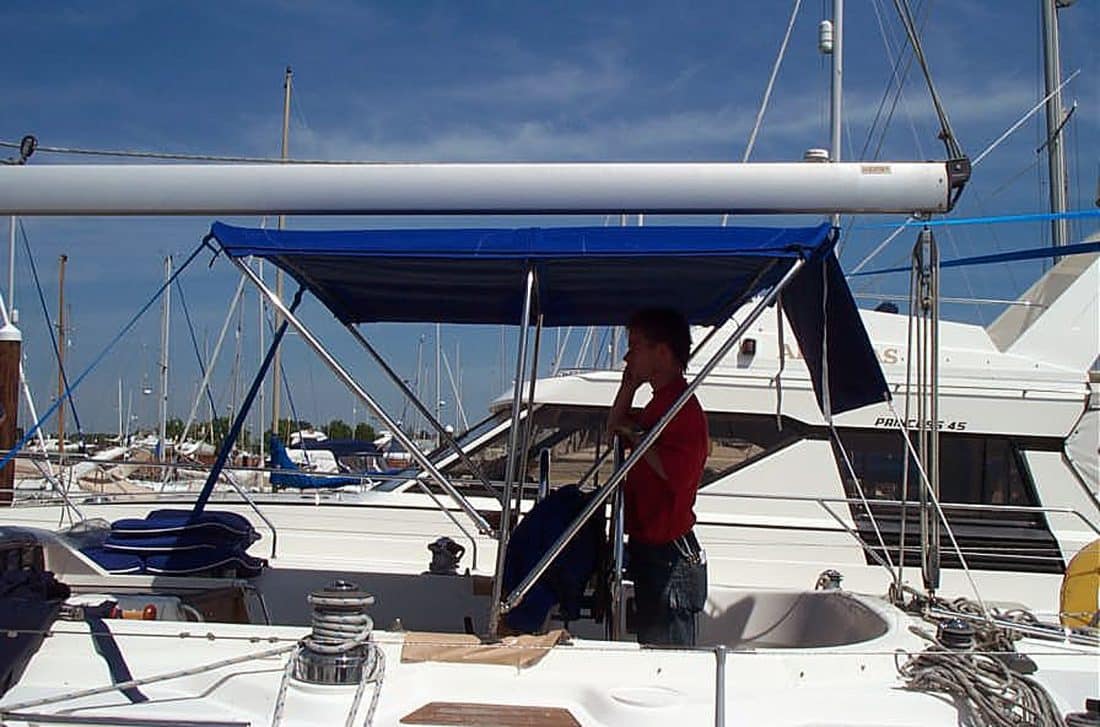 Moody 44 Bimini, type 1