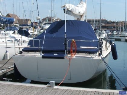 moody 45 classic sprayhood tonneau fitted to factory sprayhood 1