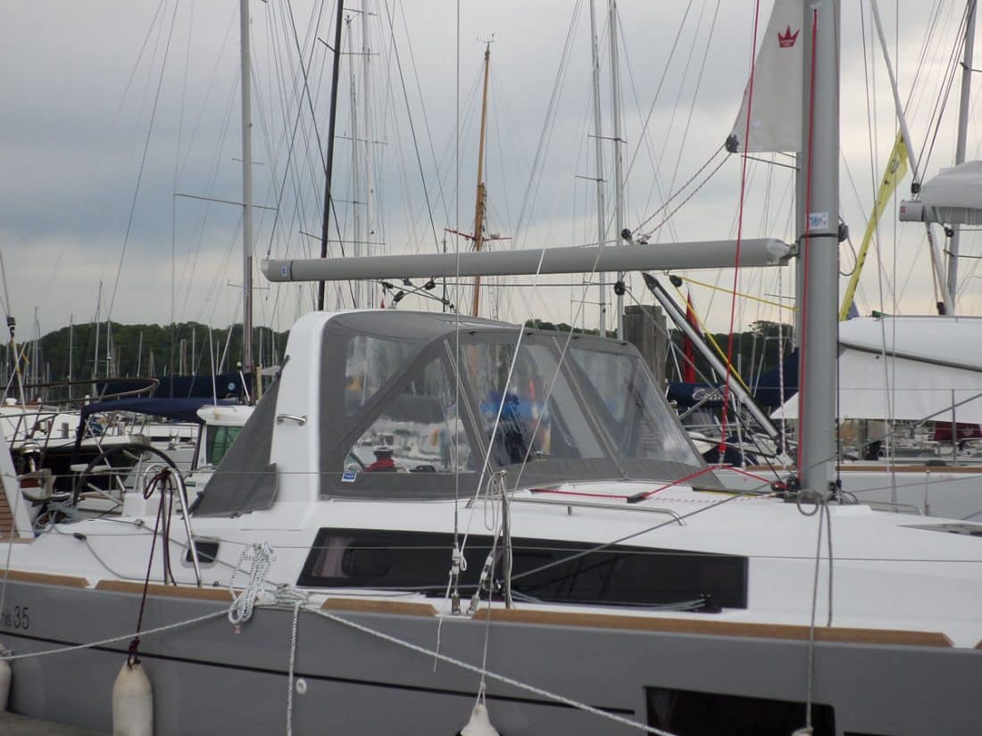 Beneteau Oceanis 35 Sprayhood