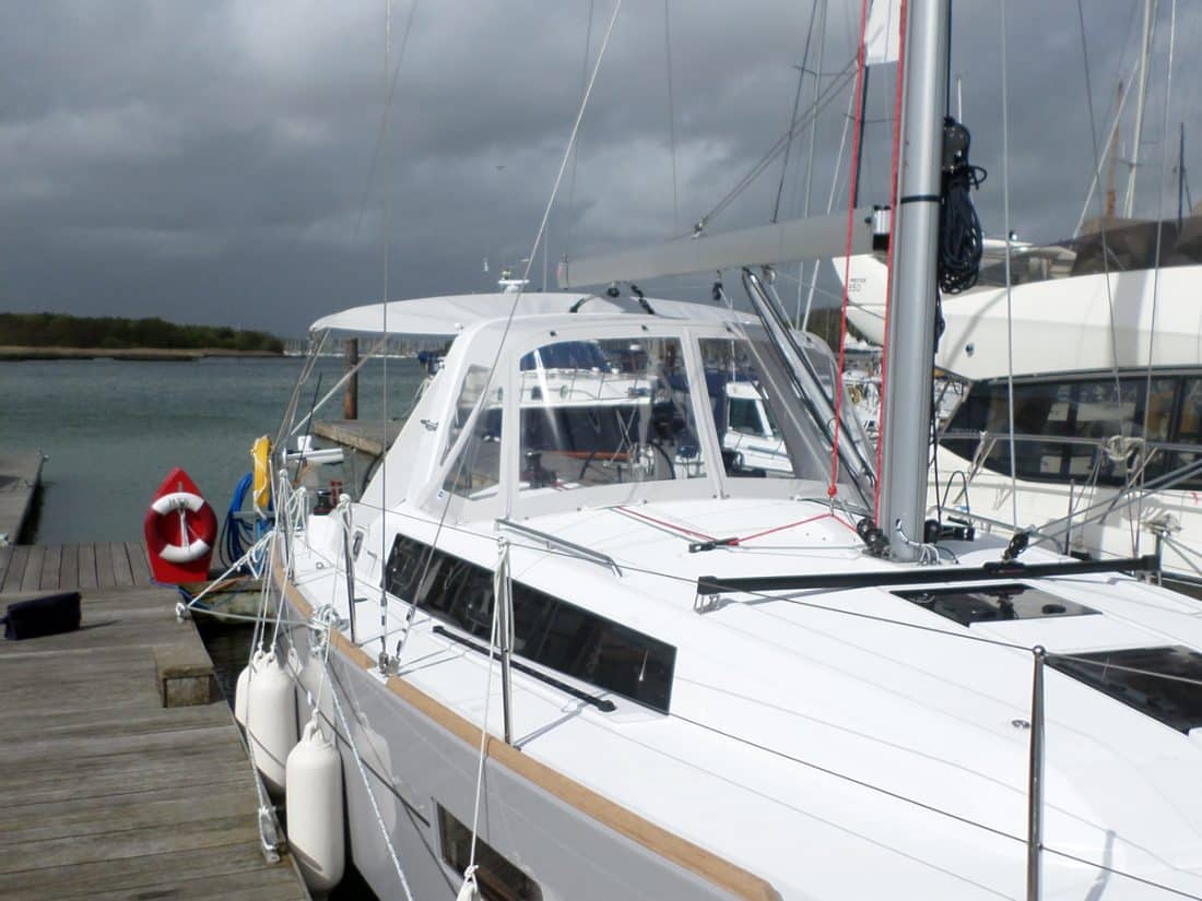 Beneteau Oceanis 38 Sprayhood