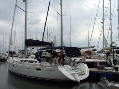 Jeanneau Sun Odyssey 42i Bimini