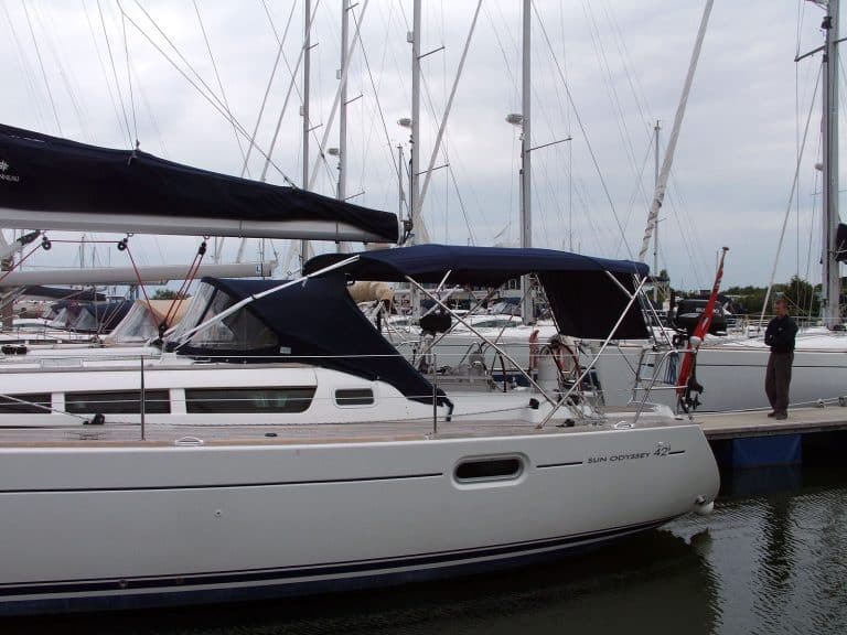 Jeanneau Sun Odyssey 42i Bimini