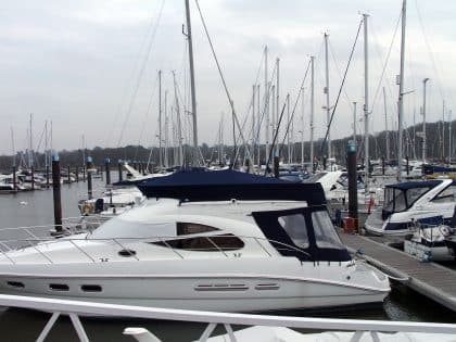Sealine 42/5 Flybridge Tonneau