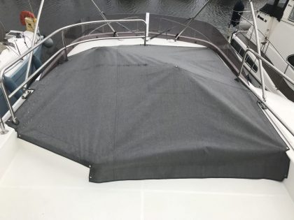 Beneteau Swift Trawler ST 30, Flybridge Cover version with push up pole 3