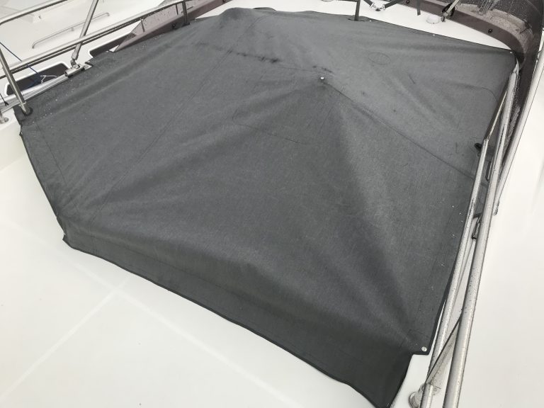 Beneteau Swift Trawler ST 30, Flybridge Cover version with push up pole