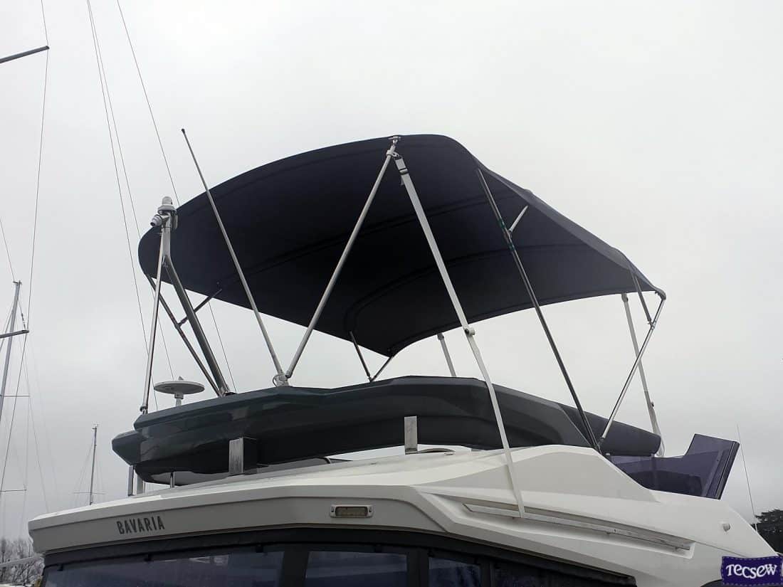 Bavaria R40, Flybridge Bimini