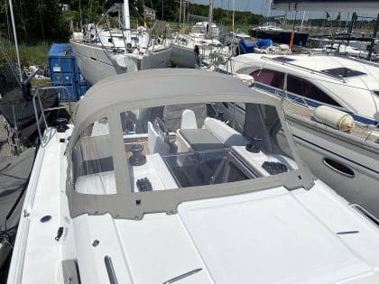 Beneteau Oceanis 30.1 Sprayhood