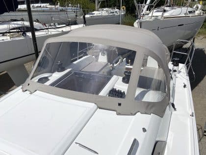 Beneteau Oceanis 30.1 Sprayhood