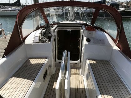 Beneteau Oceanis 30.1 Sprayhood