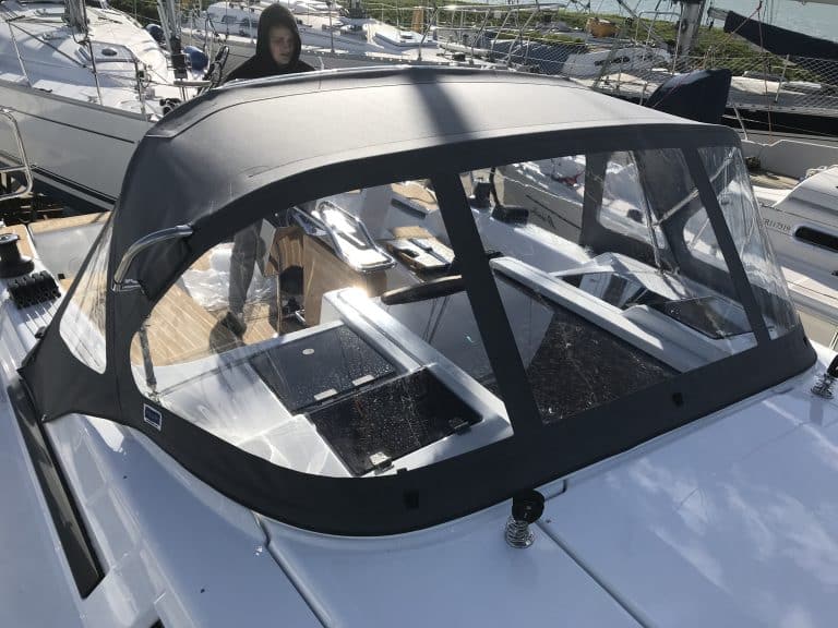 Hanse 348 Sprayhood with Side Grab Handles
