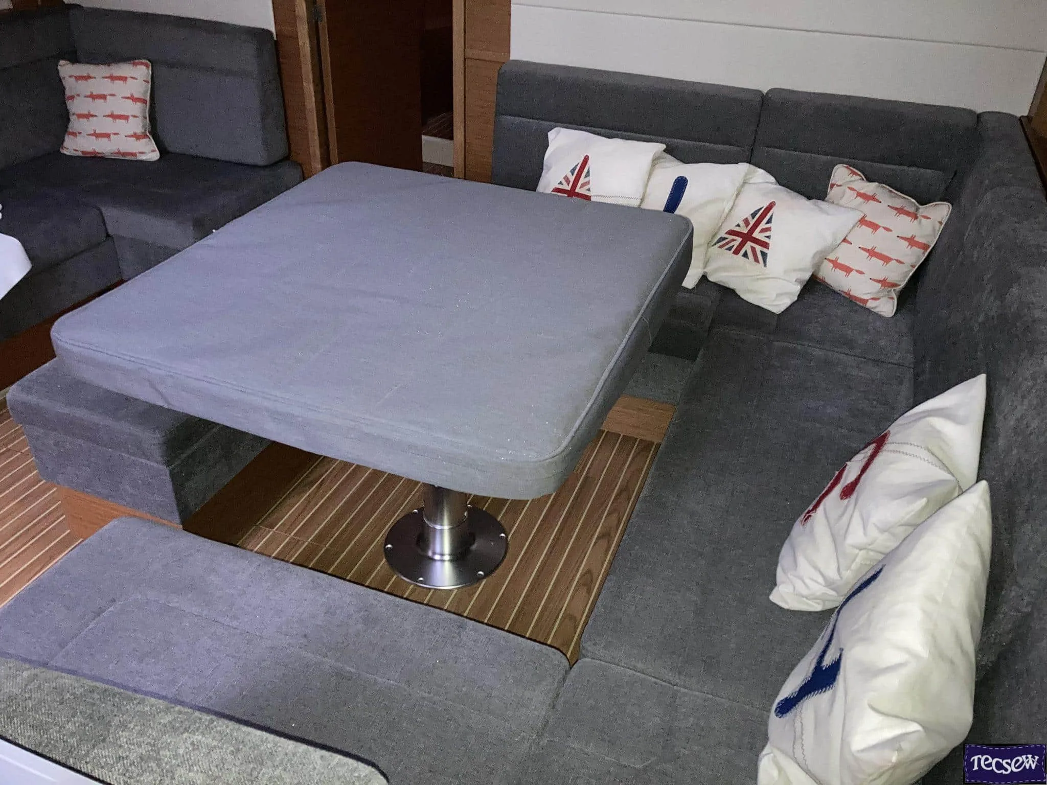 Saloon Table Cover