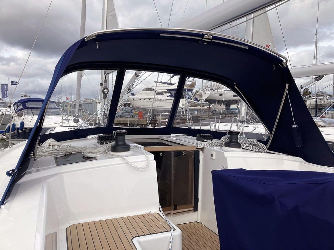 Bavaria C42 Sprayhood