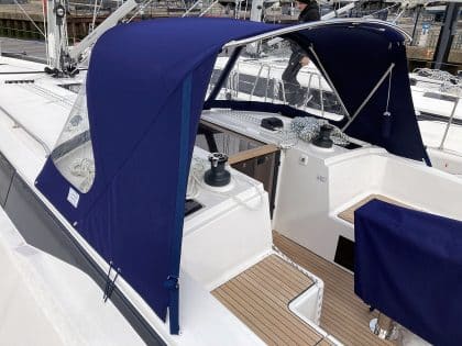Bavaria C42 Sprayhood