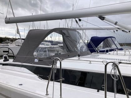 Bavaria C42 Sprayhood