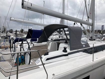 Bavaria C42 Sprayhood