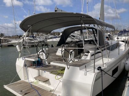 Bavaria C42 Sprayhood