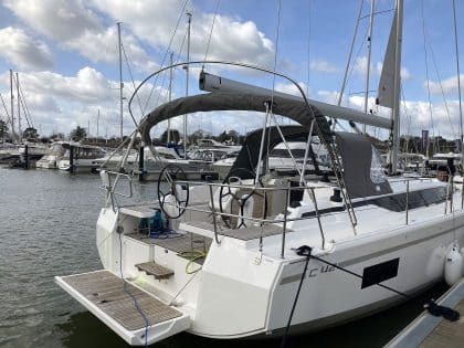 Bavaria C42 Sprayhood