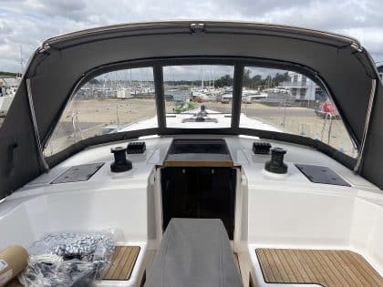 Bavaria C42 Sprayhood