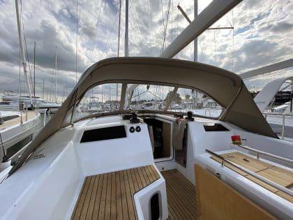 Beneteau Oceanis 40.1 Sprayhood