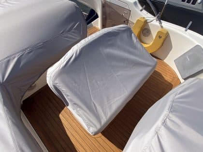 Sealine F43 LADY SUZIE Flybridge Seating, Console and Wheel Covers