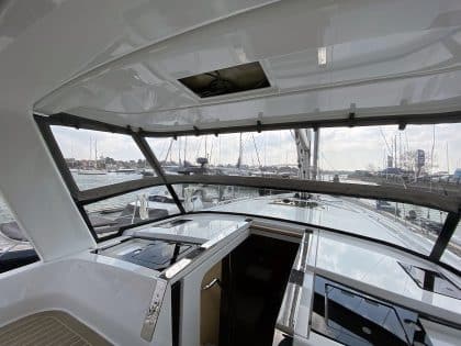 Hanse 460 HT Front Screen Infill