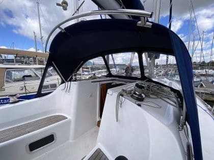 Sprayhood recover for Beneteau Oceanis 323 ROSEBUD in Factory Original Type 3 design with Sunbrella fabric and clear windows.