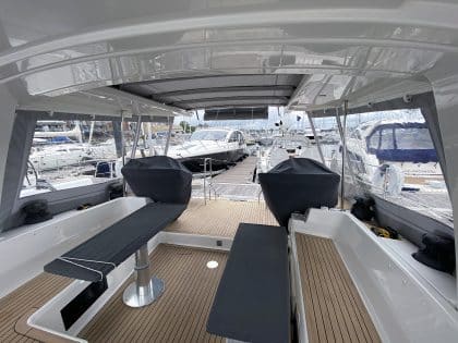 Hanse 588 HT cockpit enclosure integrated with the hard top and sunroof, providing full coverage aft of the support struts.