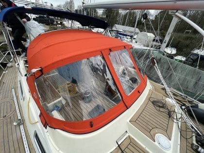 Westerly Corsair with a Tecsew 3-bar sprayhood providing increased cockpit coverage, featuring Paskal No 10 water-repellent zippers.